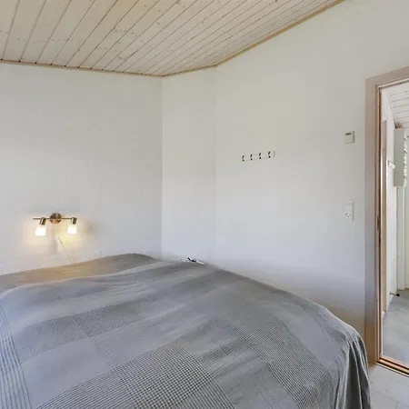 度假居 Didrika - 800m From The Sea By Interhome